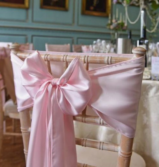 valentine's day dinner table decoration ideas ribbons