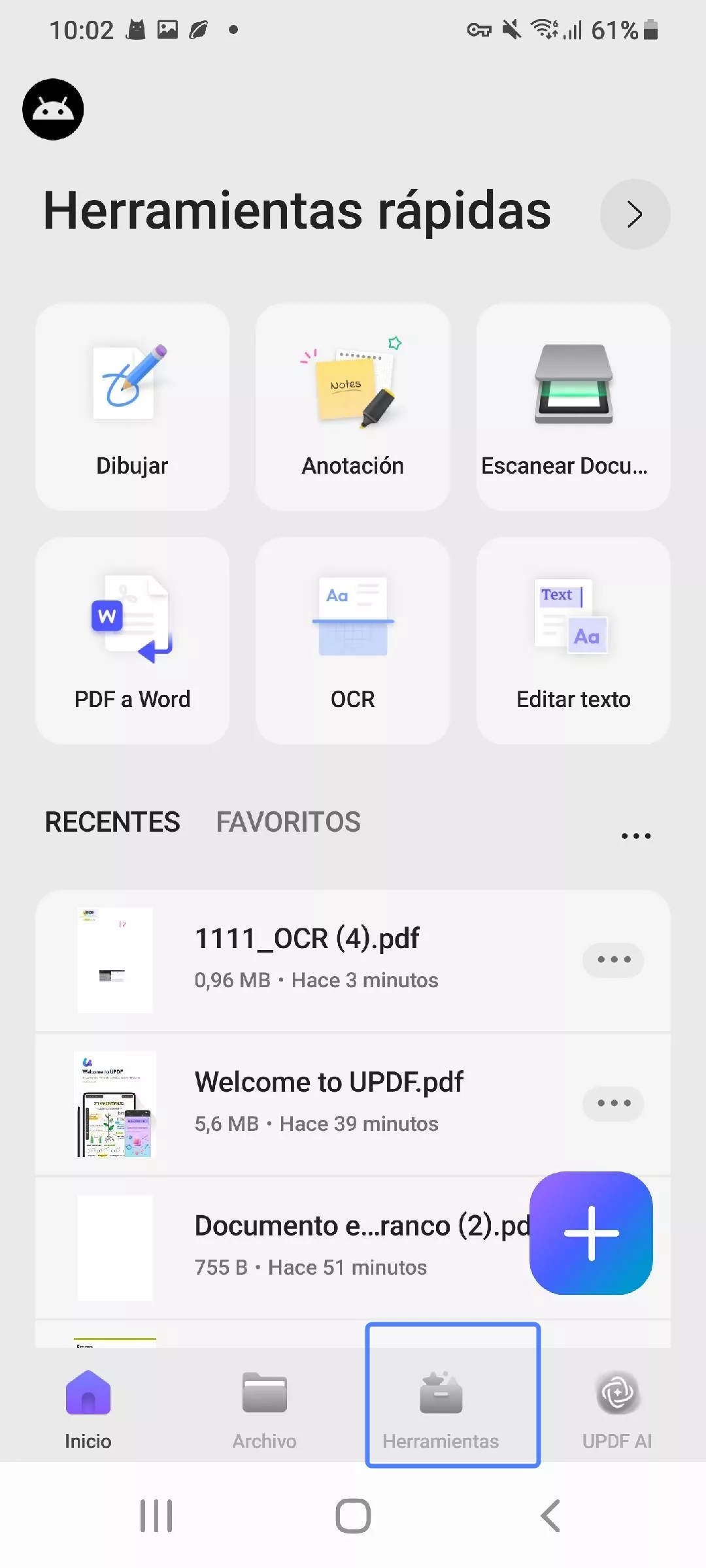 Toque la opción "Herramientas" ubicada en la parte inferior.、