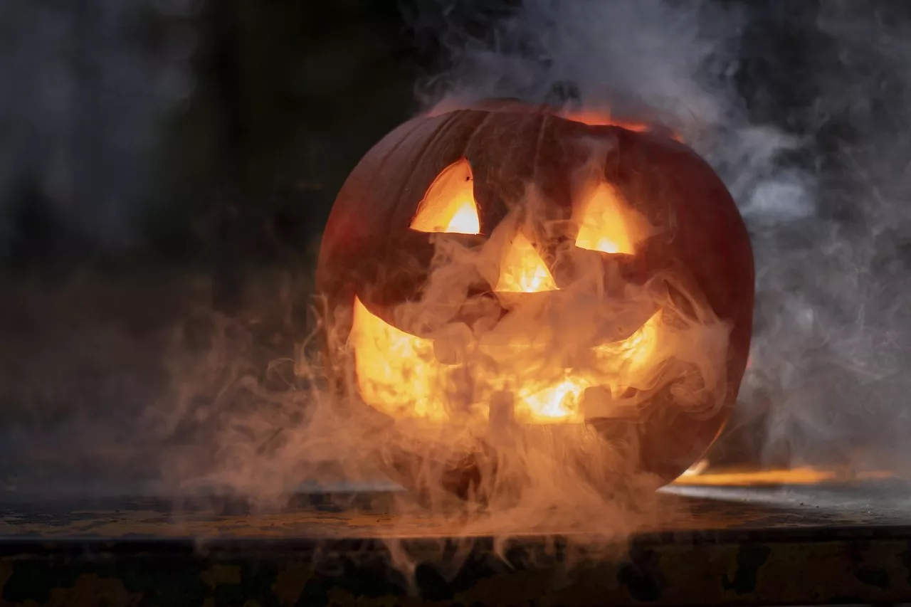 glowing jack-o-lantern wallpaper