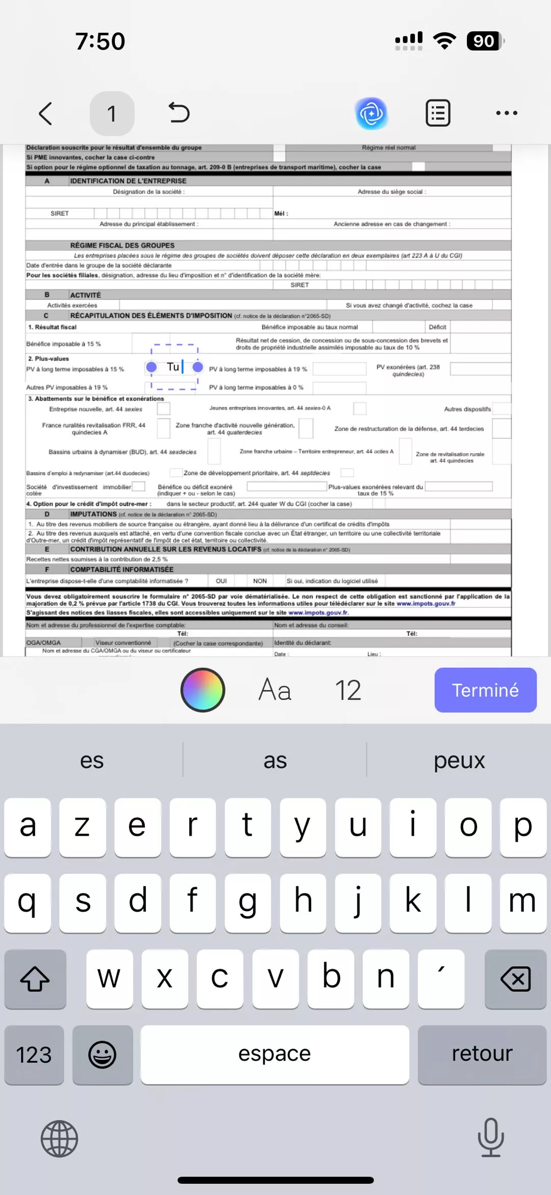 Appuyez sur un champ de formulaire pour saisir des informations.
