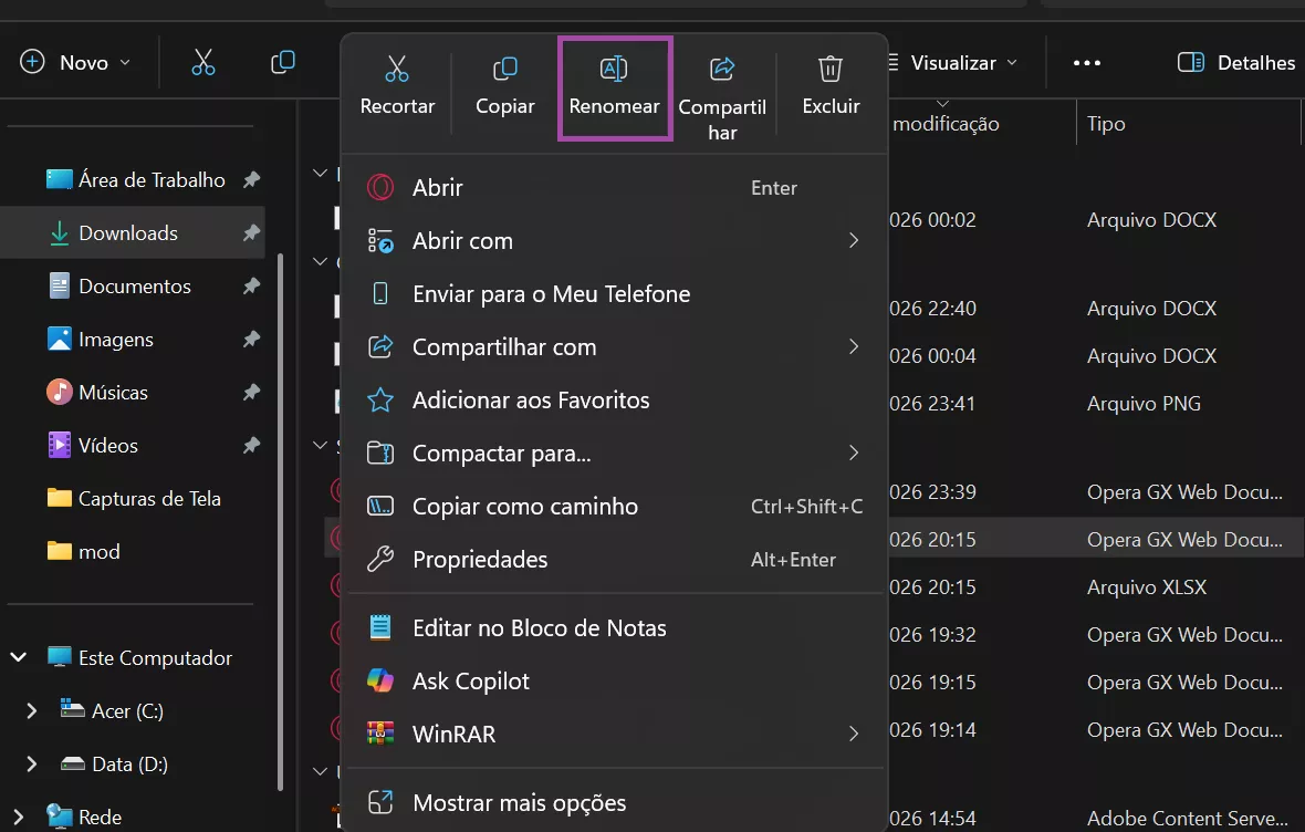 Ao acessar a pasta necessária, clique com o botão direito no arquivo e toque na opção "Renomear" no menu pop-up.