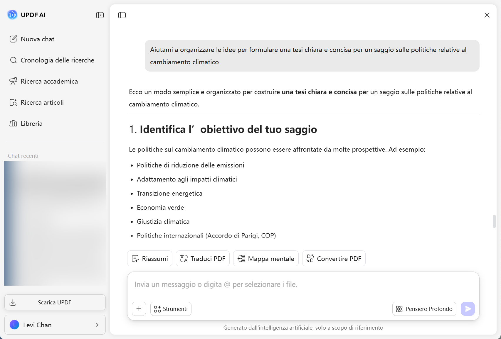 Studente che scrive un saggio