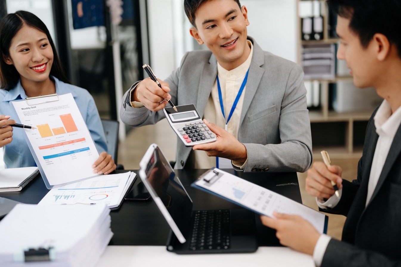 AI receipt generator for employees and travelers